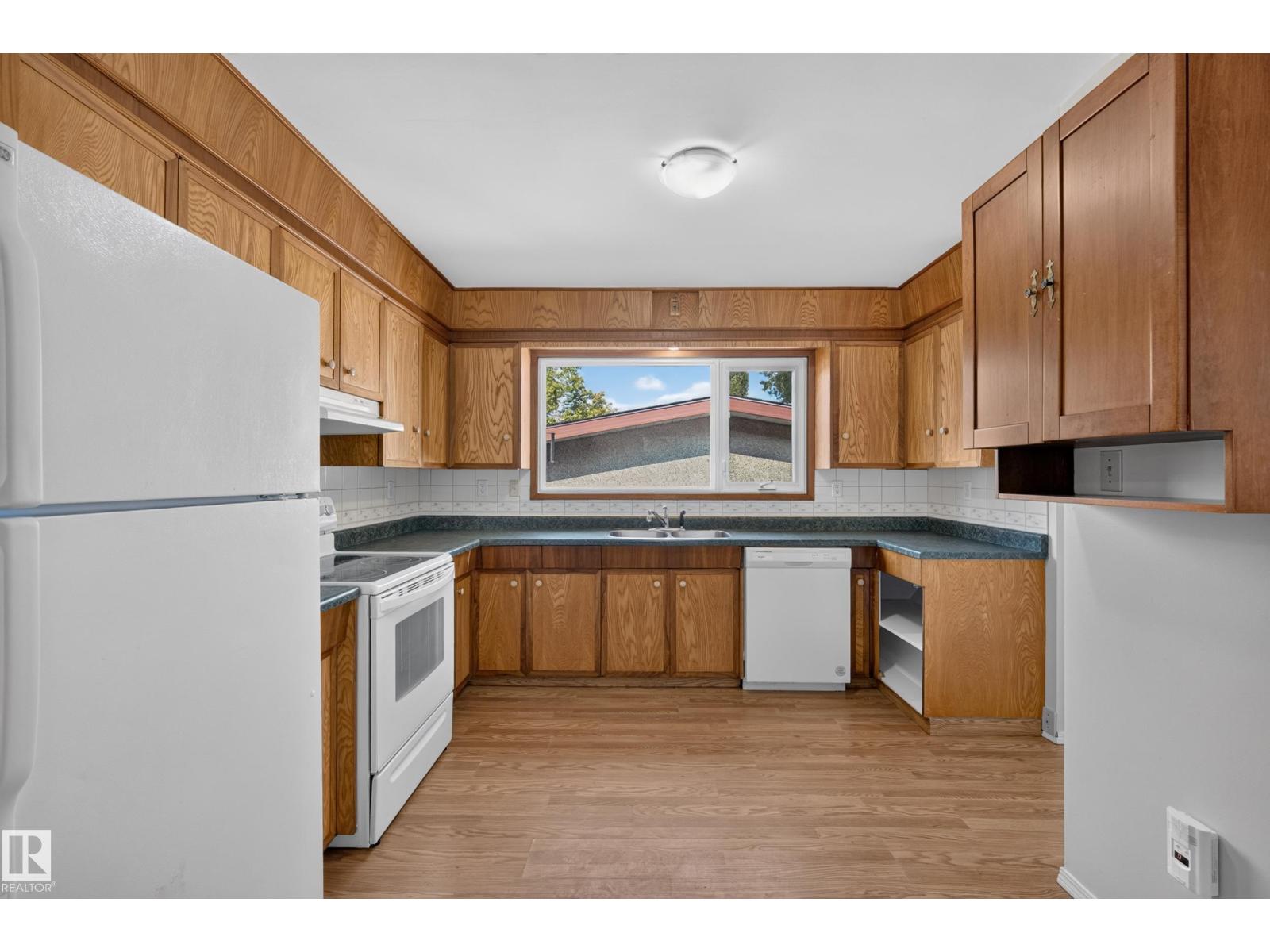 11728 39 AV NW - Image 16