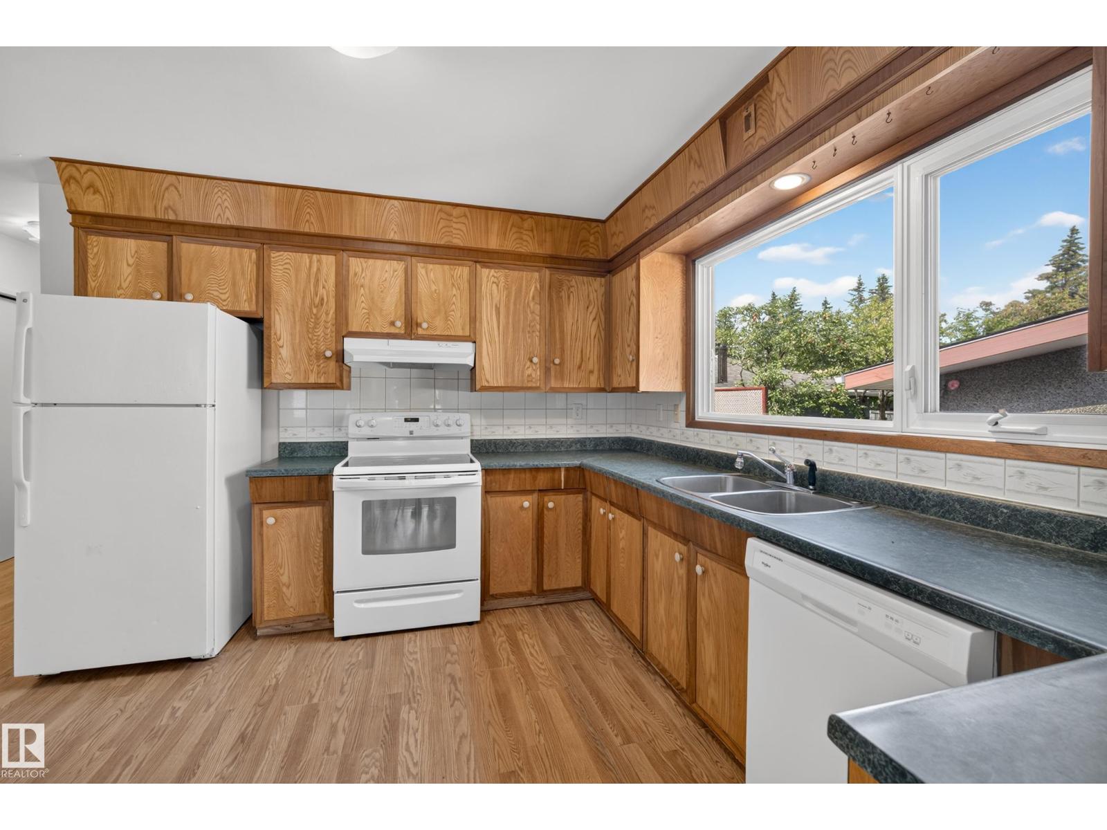 11728 39 AV NW - 17