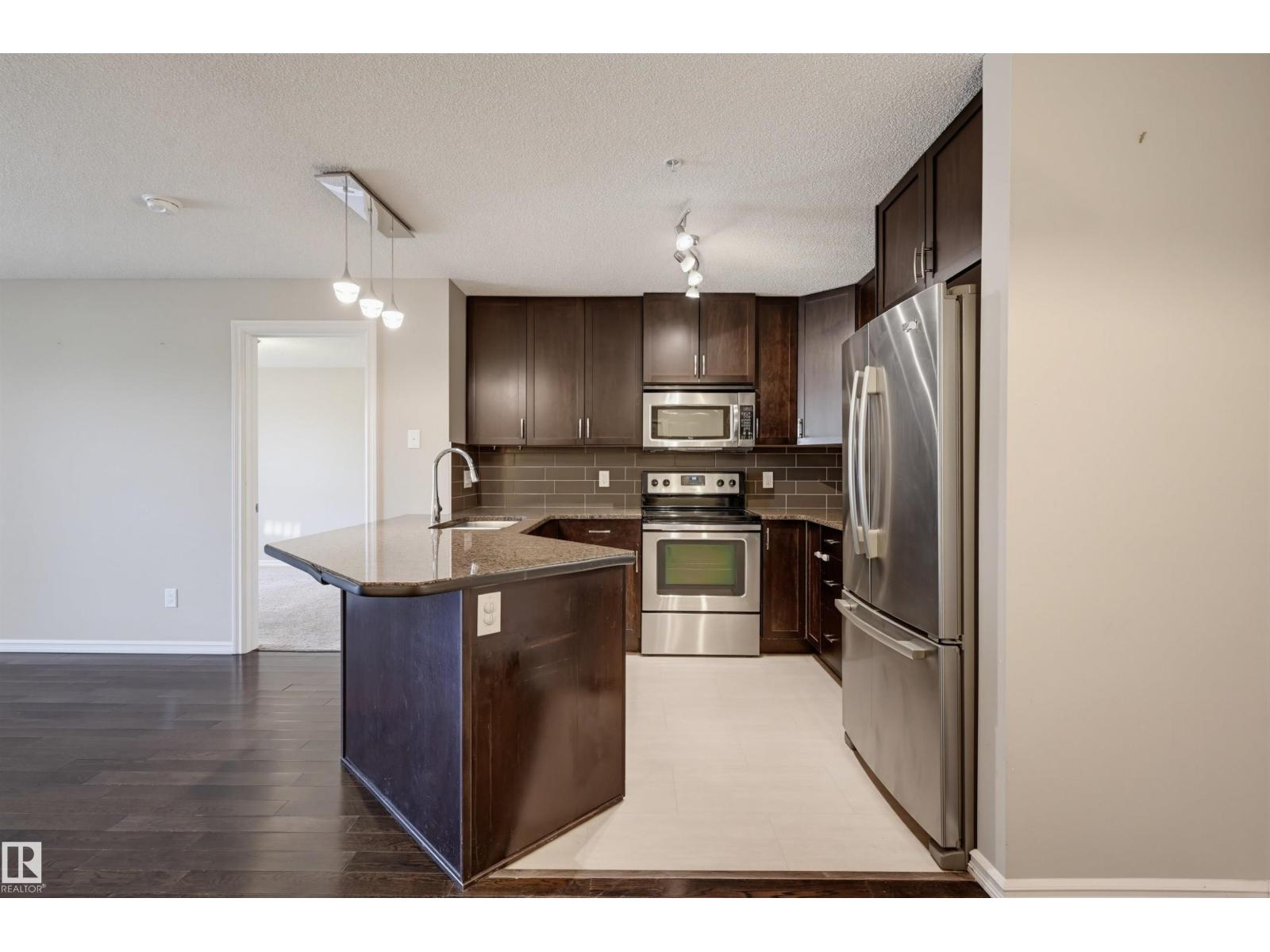 #208 2204 44 AV NW - 12