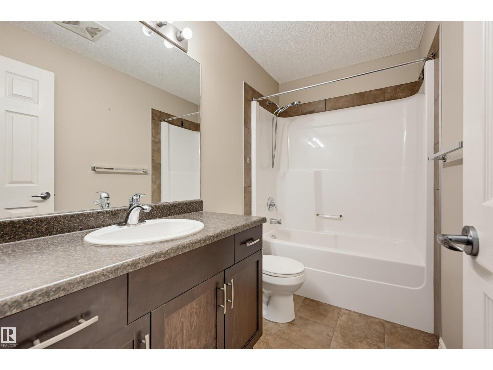 #208 2204 44 AV NW - 22