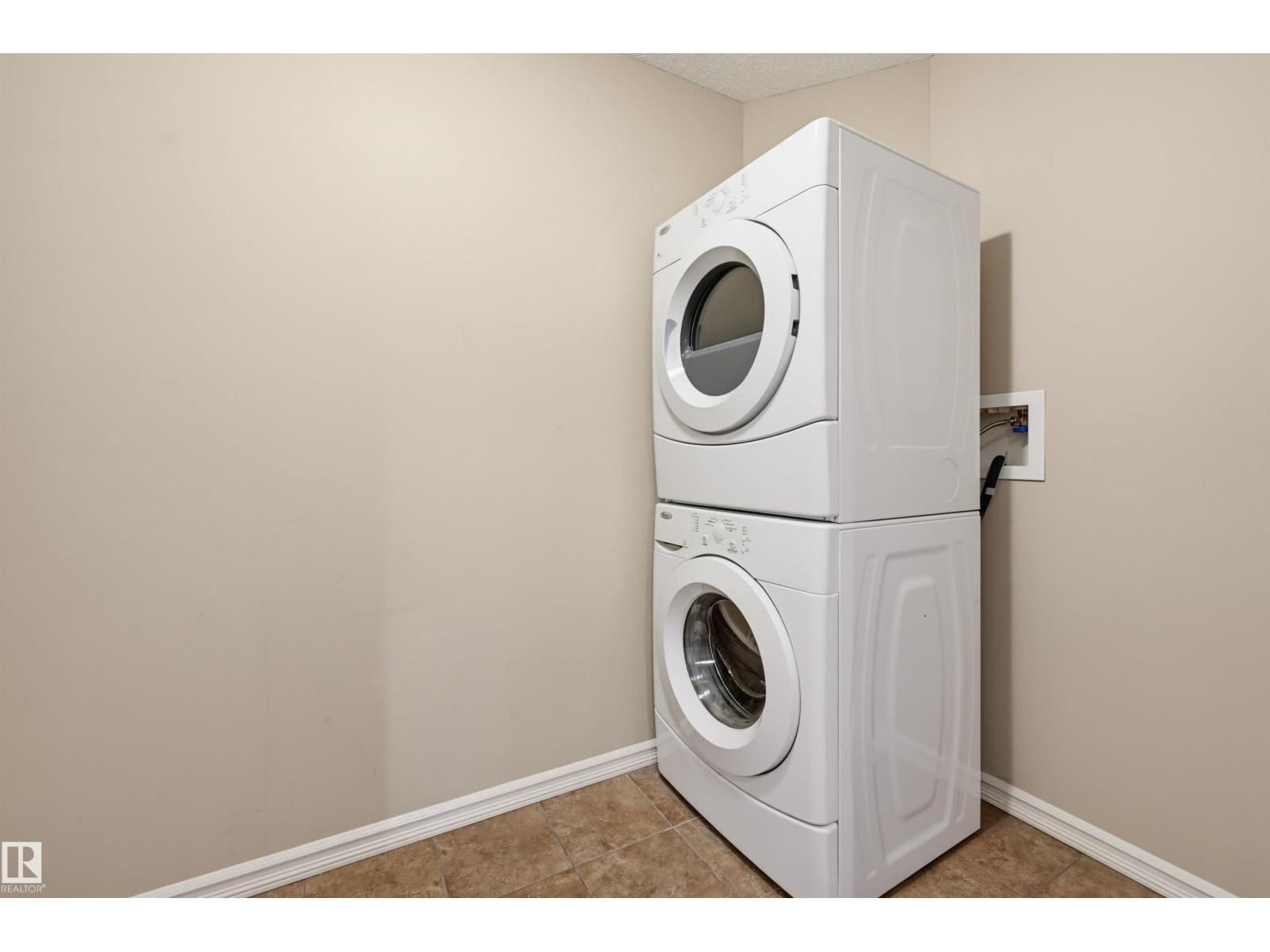 #208 2204 44 AV NW - 23