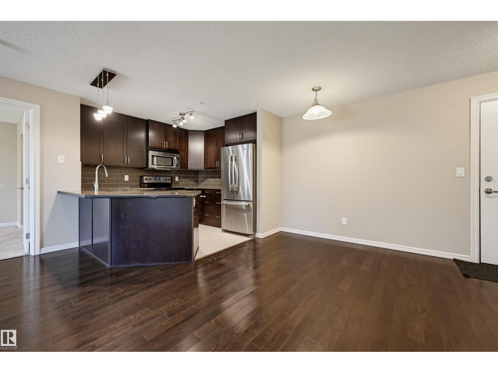 #208 2204 44 AV NW - 9