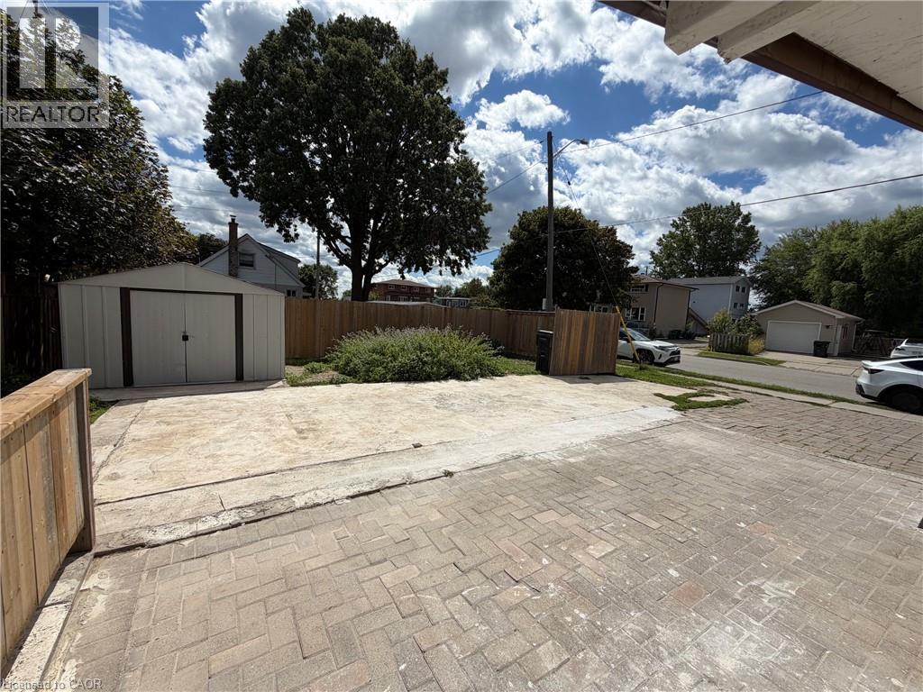 76 AVENUE Road - 32