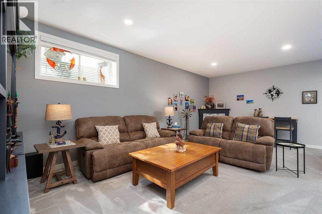 #2 318 Northlander Bend W - 22