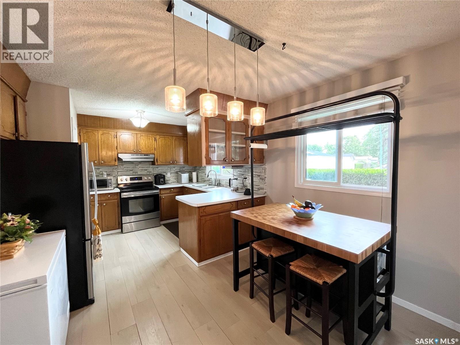 10 Mackie CRESCENT - 8