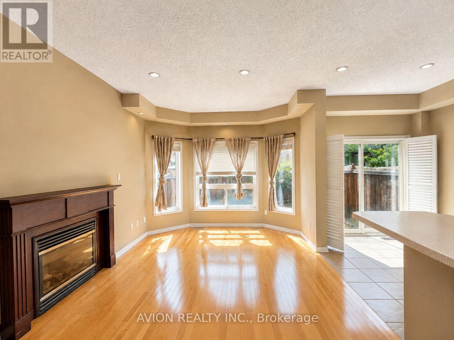 5 Ulson Drive, Richmond Hill (Oak Ridges), Ontario, L4E4V6, Richmond Hill (Oak Ridges), Ontario — photo 2 of 5