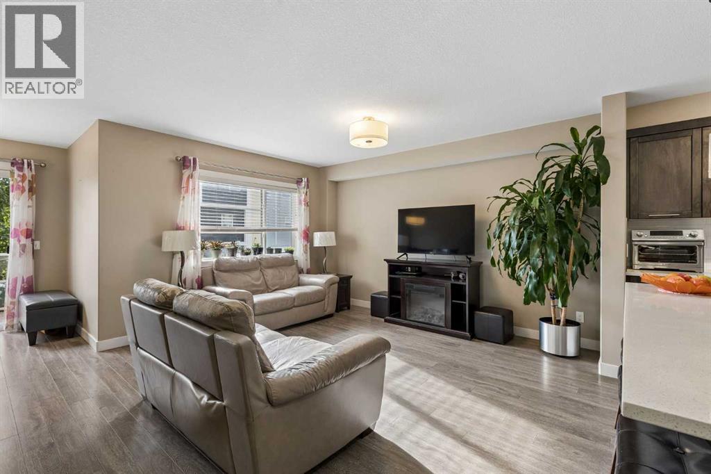 712 Redstone View NE - 10