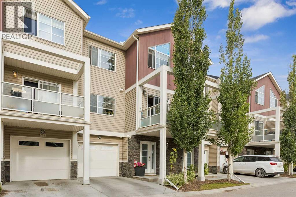712 Redstone View NE - 2