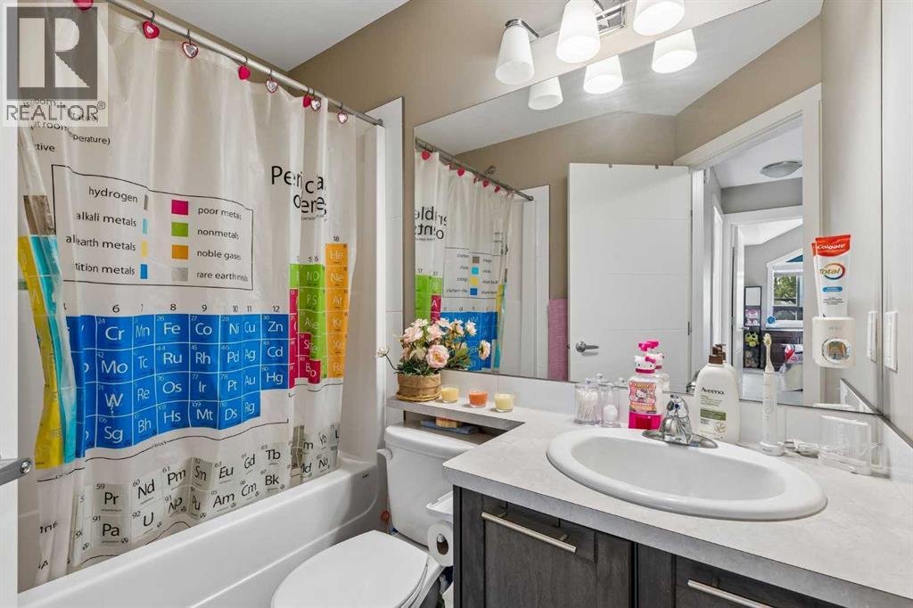 712 Redstone View NE - 25