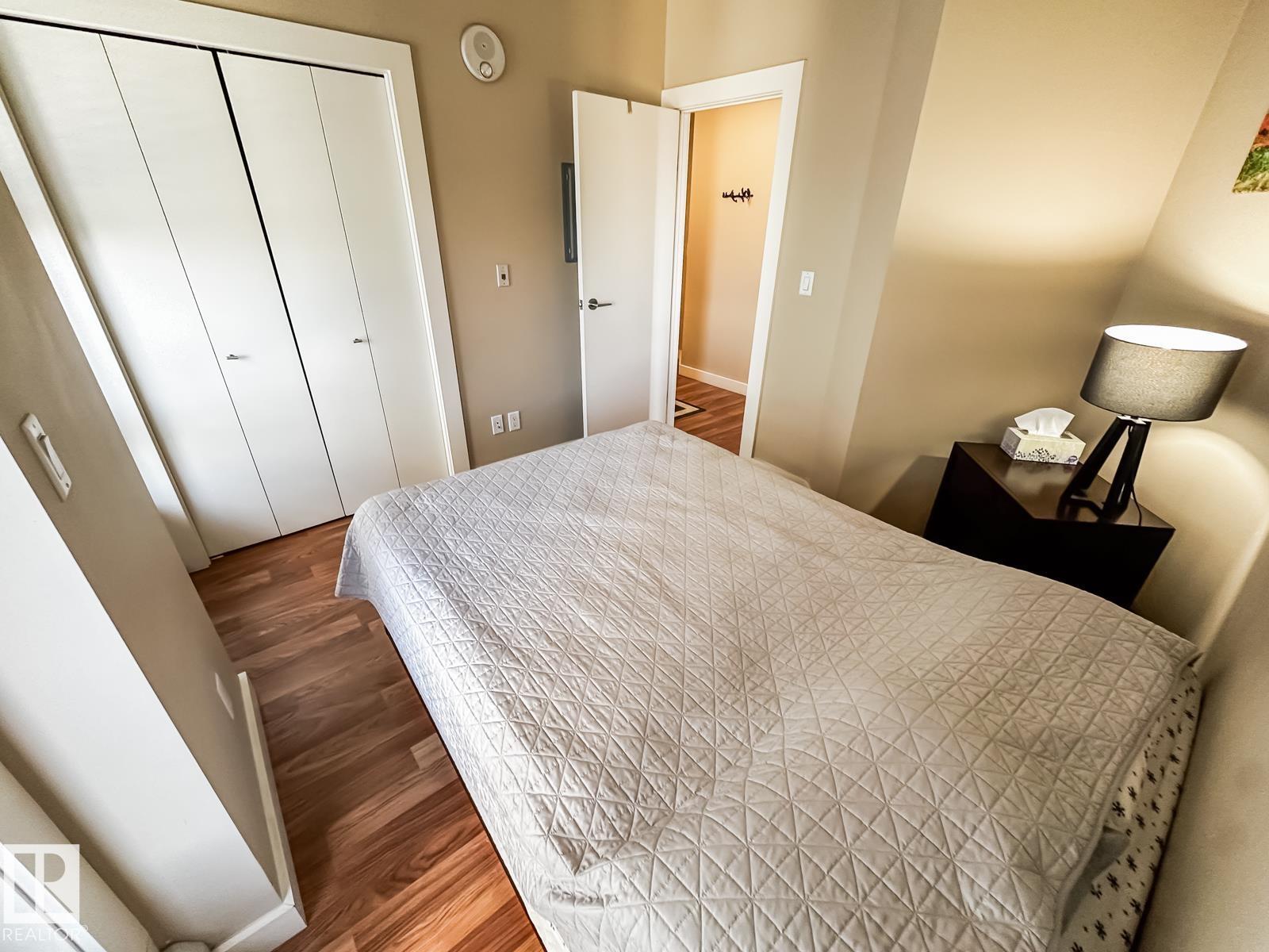 #1901 10136 104 ST NW - 19
