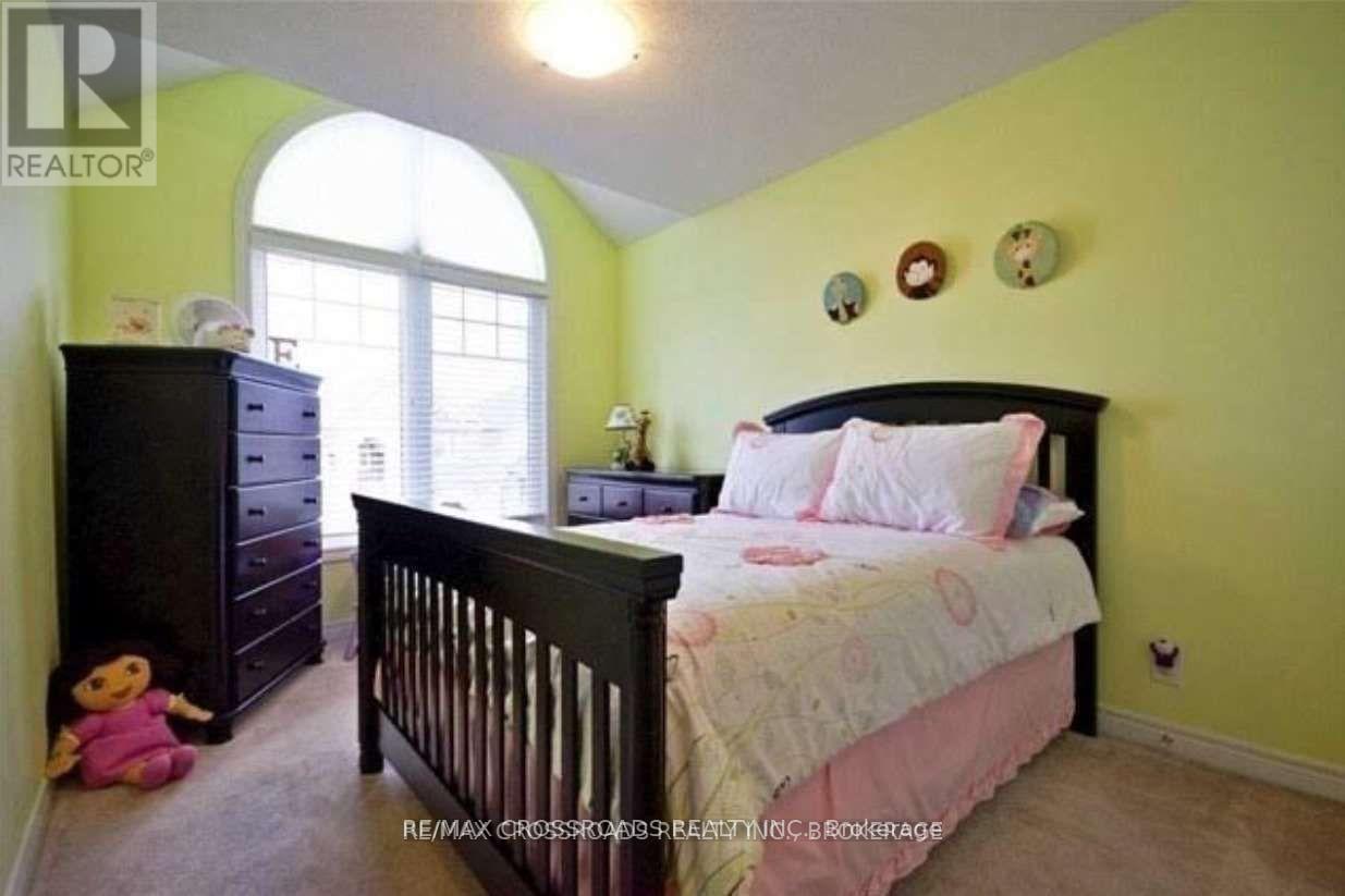 95 THATCHER CRESCENT - 9