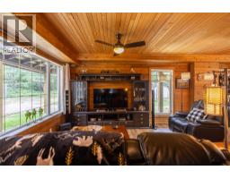 Mud room - 4453 Passmore Upper Road, Passmore, BC V0G2J0 Photo 7