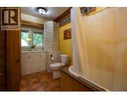 4453 Passmore Upper Road, Passmore, BC V0G2J0 Photo 15