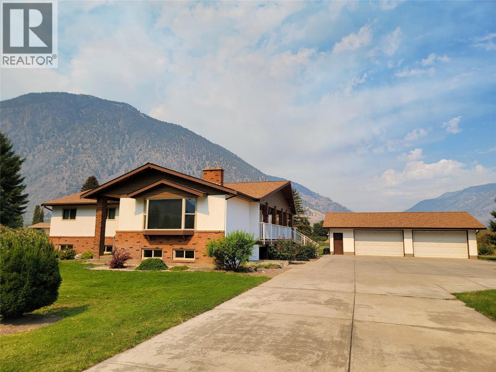 230 12th Avenue, Keremeos