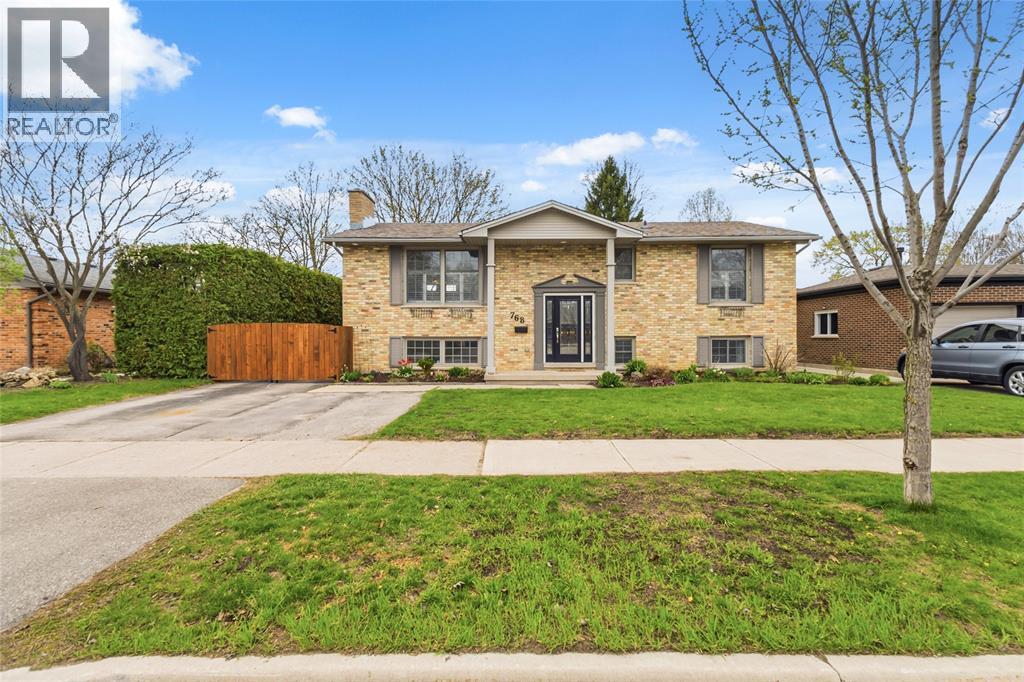 768 Grenfell DRIVE - 2