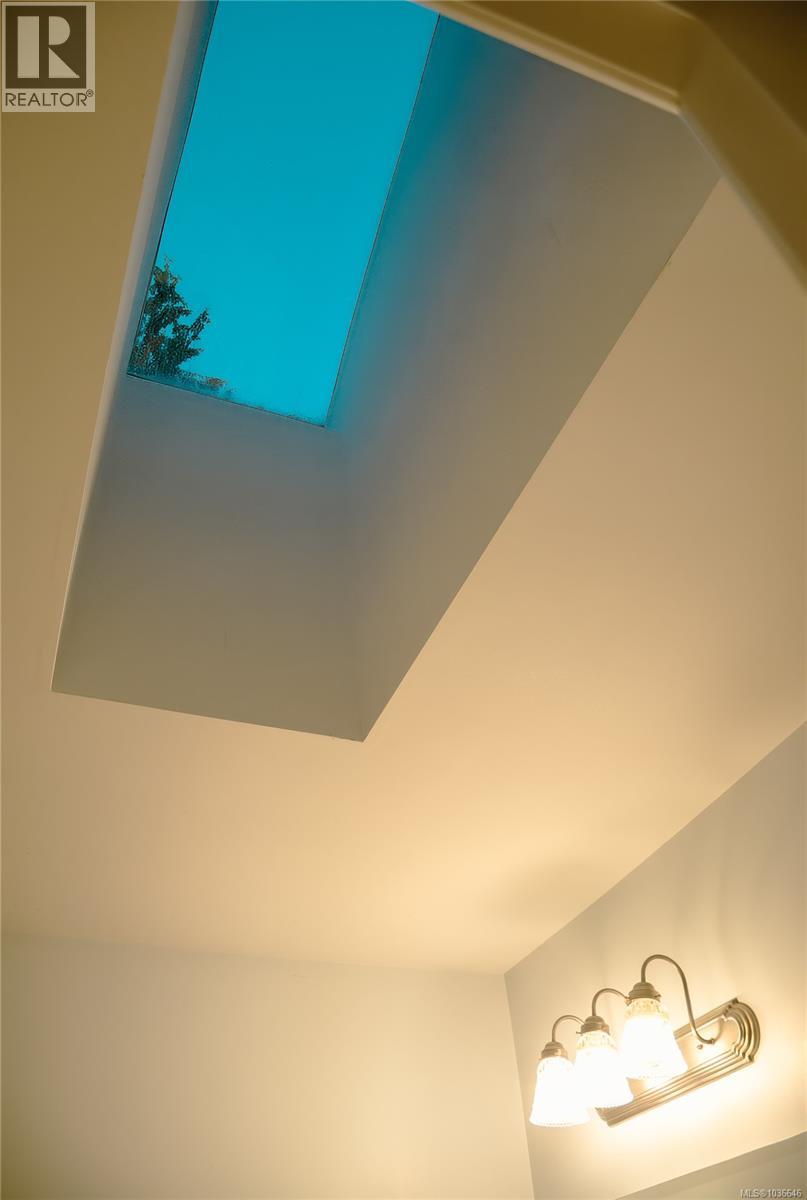 907 Savary Dr - Image 30