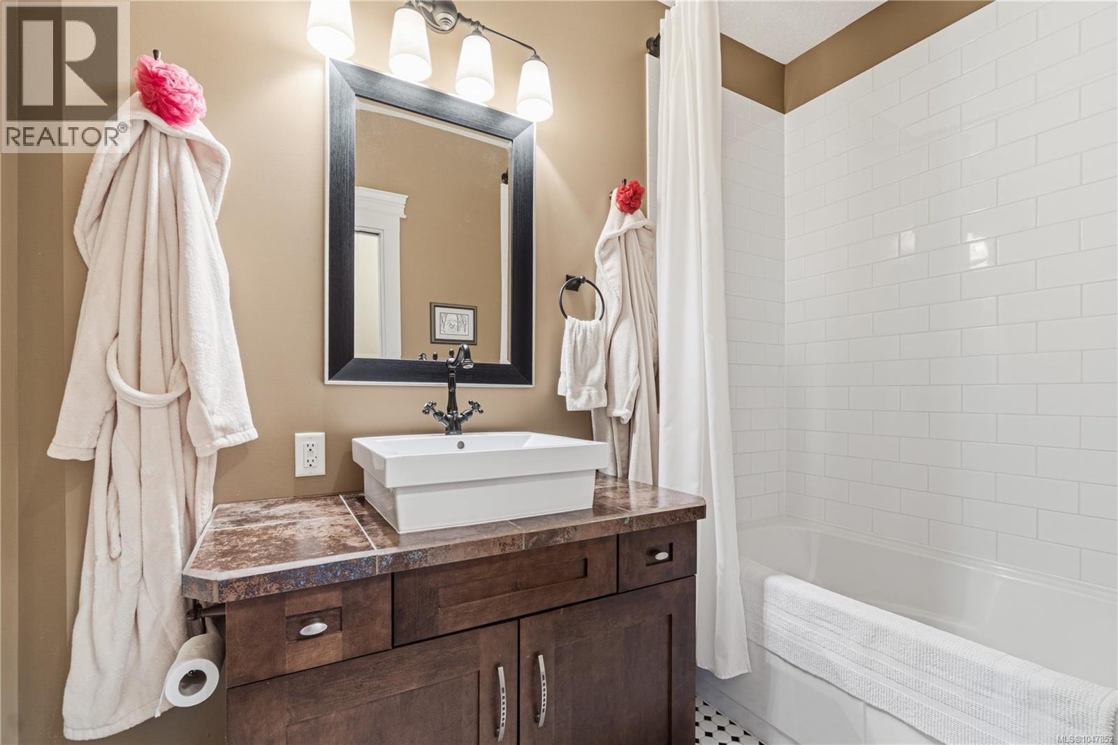 1618 Admiral Tryon Blvd - Image 33