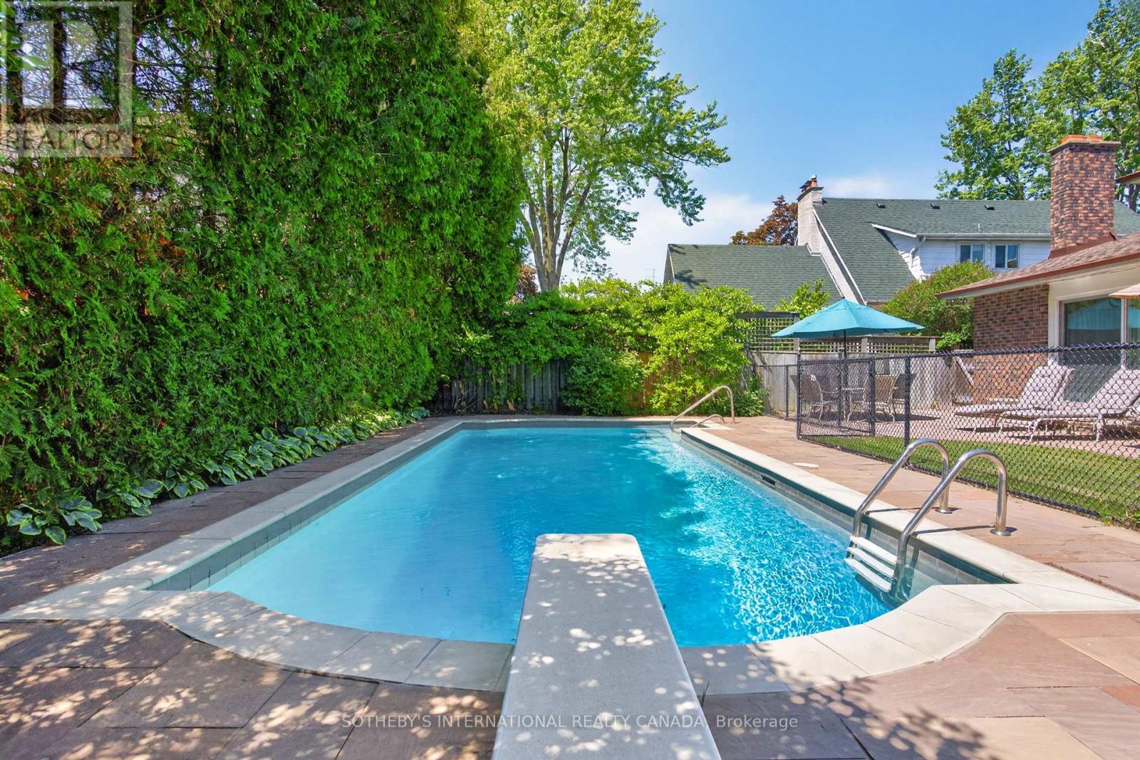 25 GOSSAMER AVENUE - 36