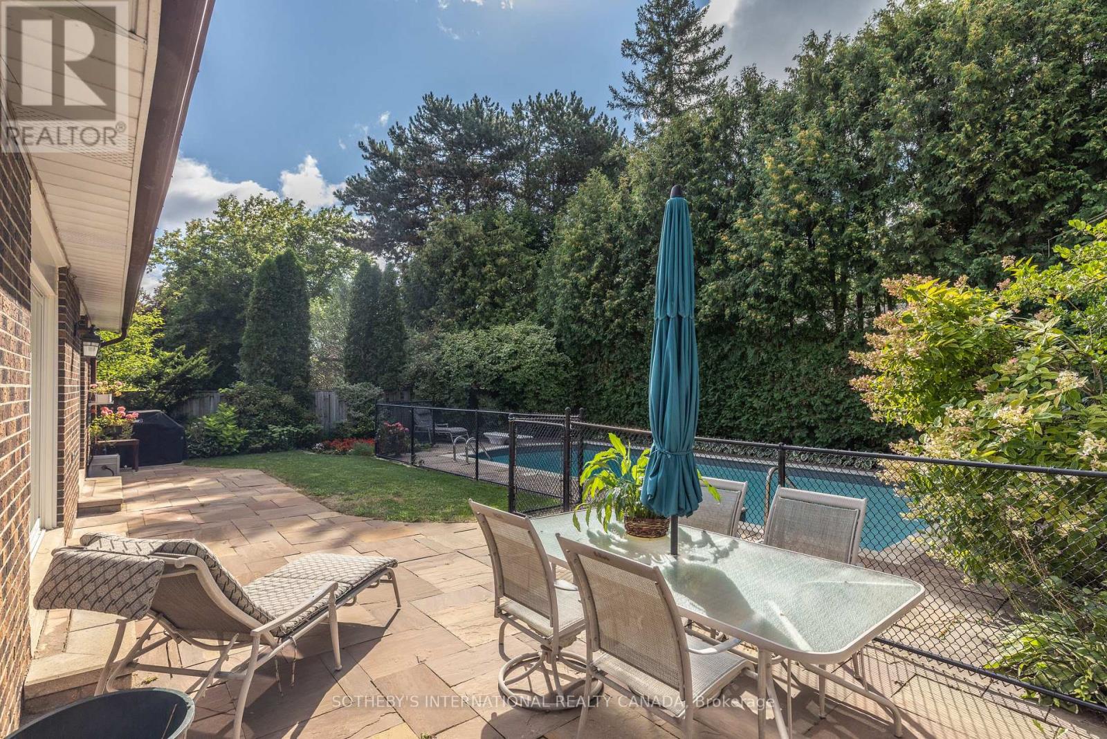 25 GOSSAMER AVENUE - 32