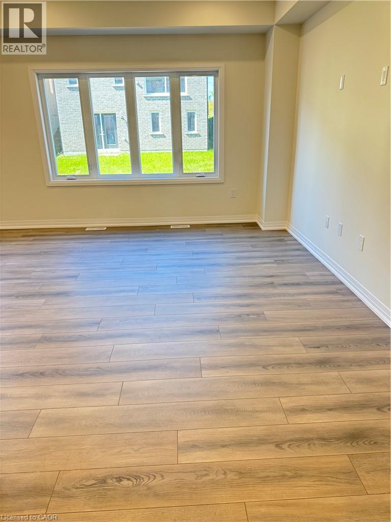 553 BALSAM POPLAR Street — photo 3
