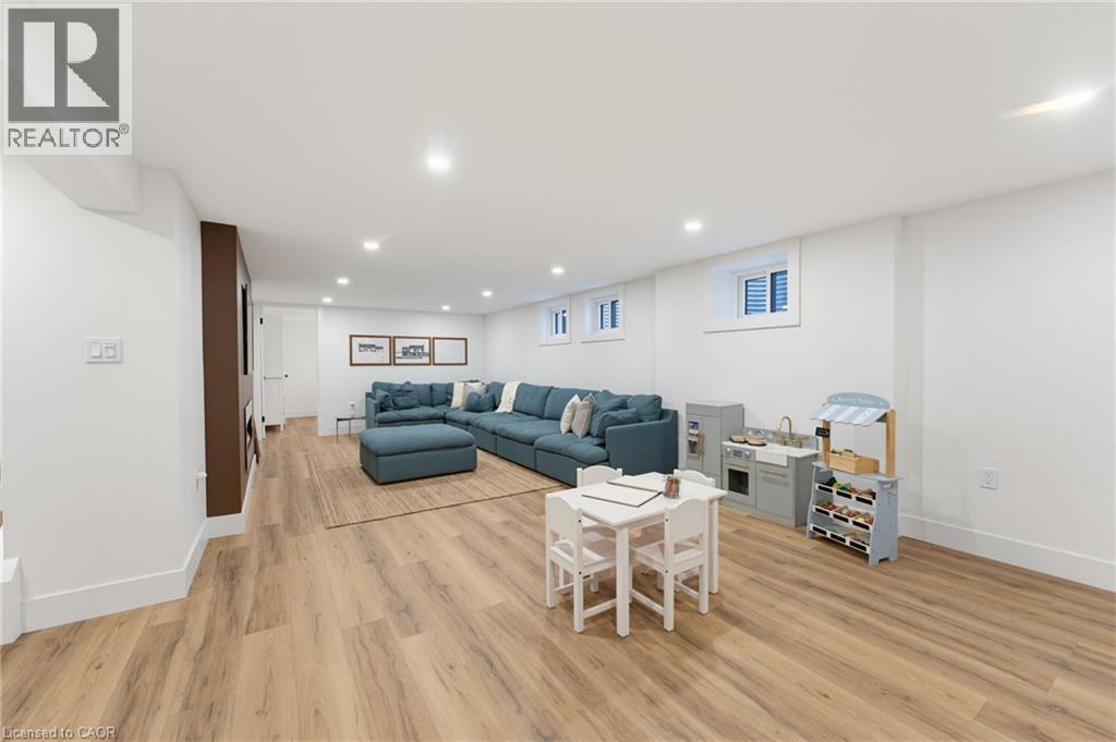 74 HIGHLAND Crescent - Image 30