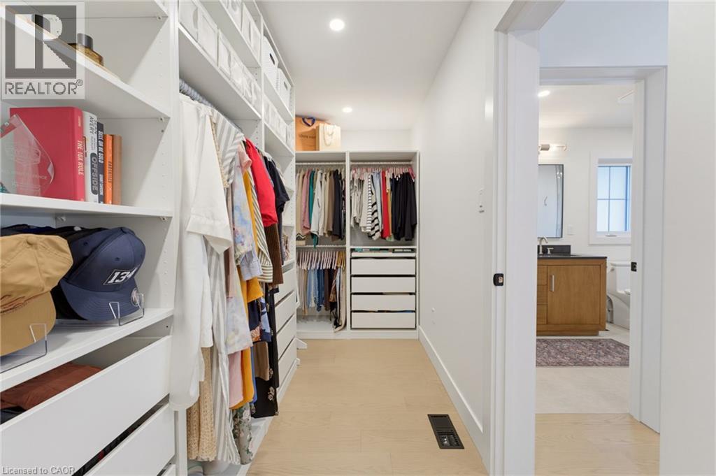 74 HIGHLAND Crescent - Image 21