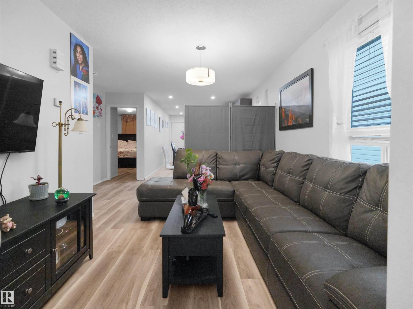 15511 45 ST NW - 15