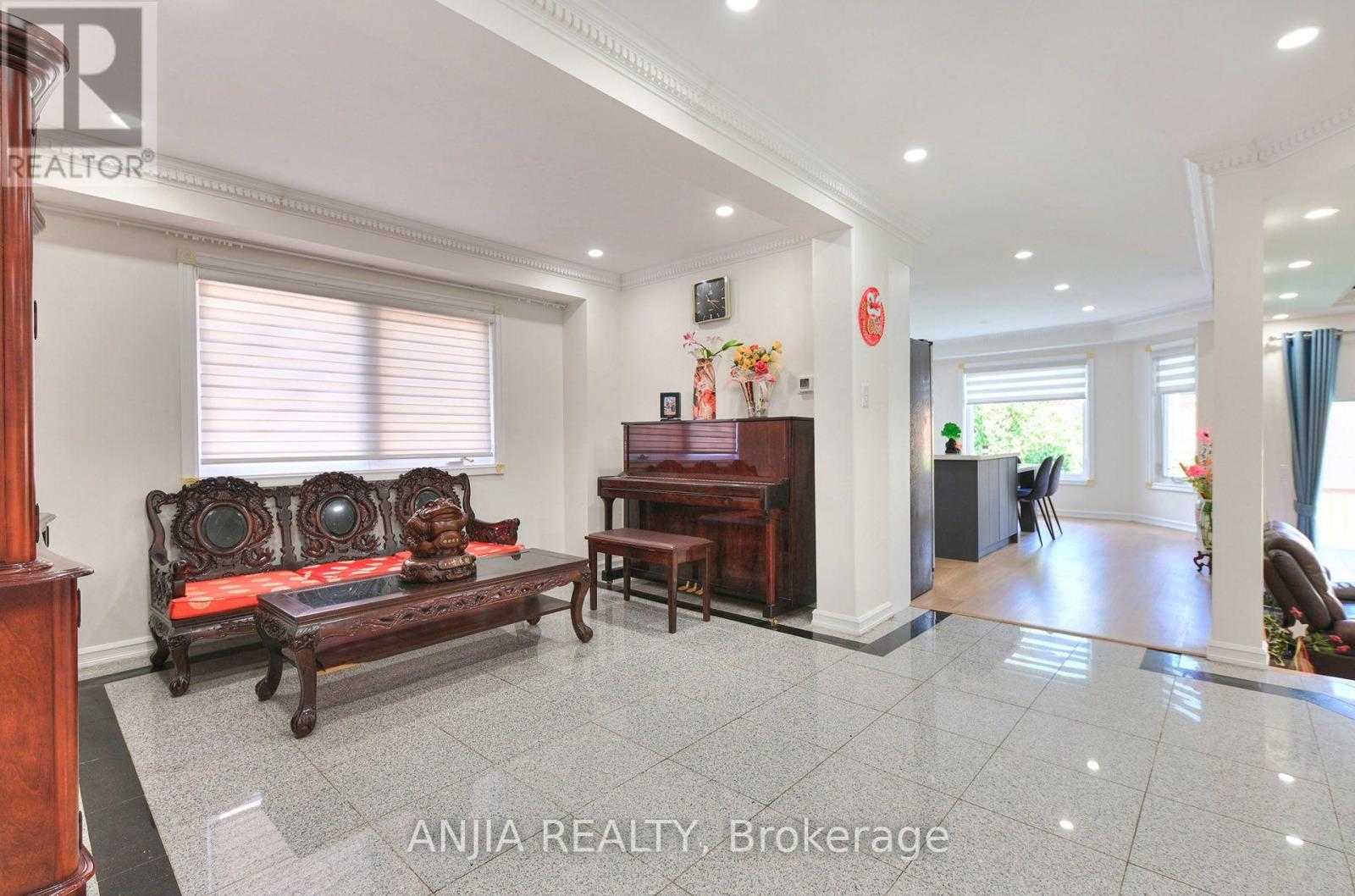 127 TOMLINSON CIRCLE - 18