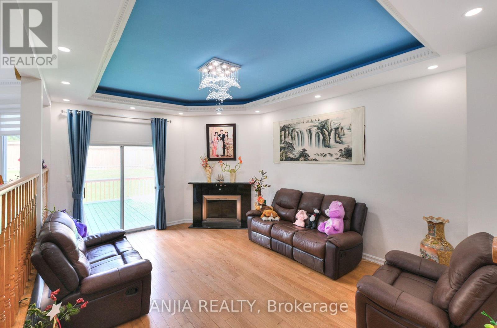 127 TOMLINSON CIRCLE - 20