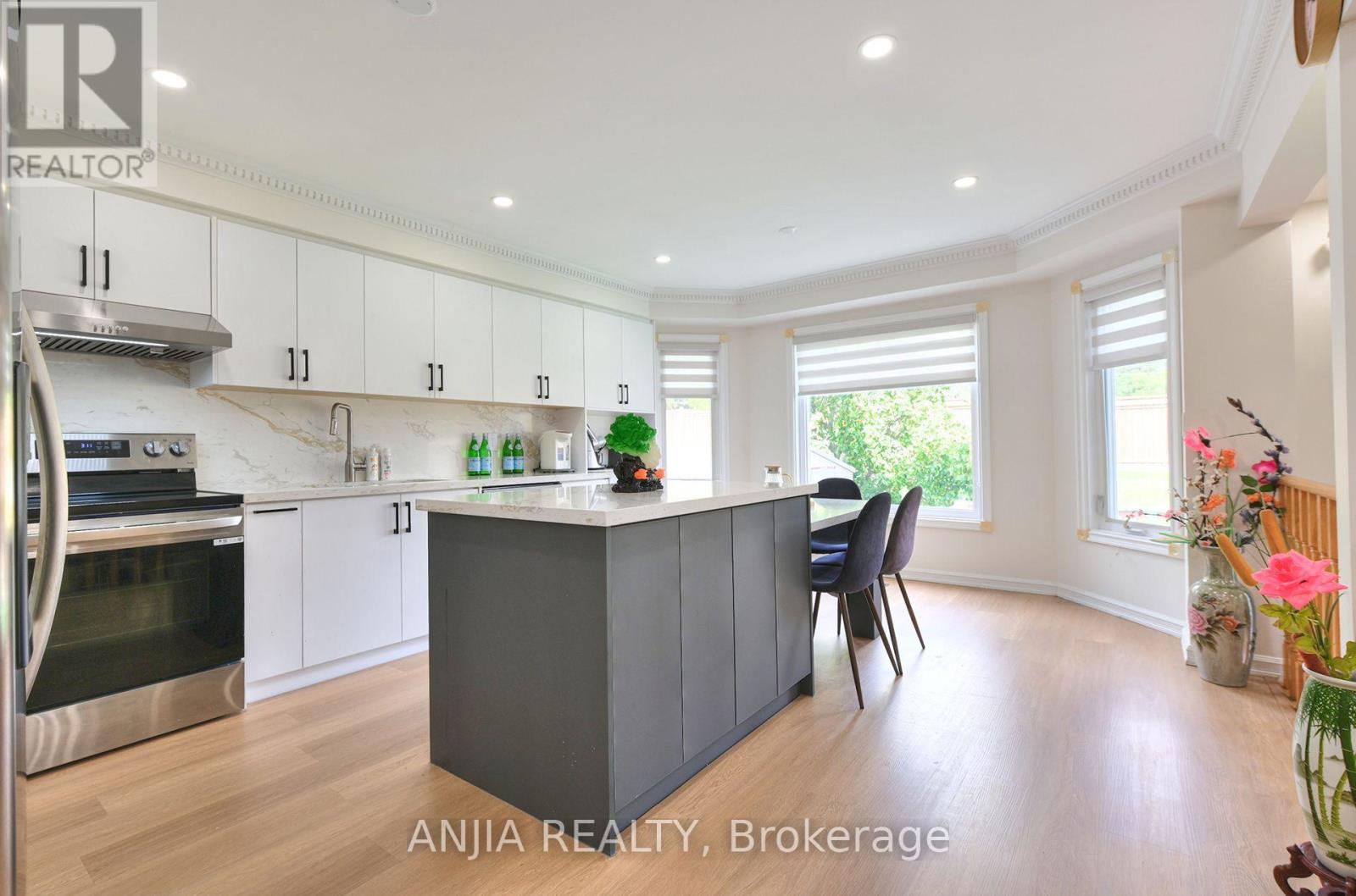 127 TOMLINSON CIRCLE - 21