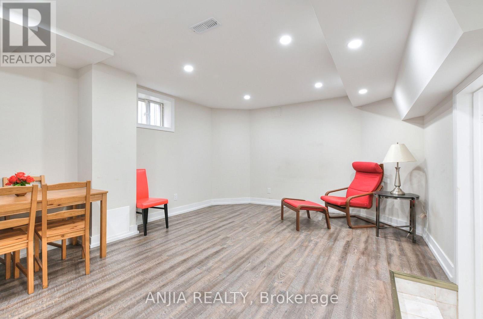 127 TOMLINSON CIRCLE - 26