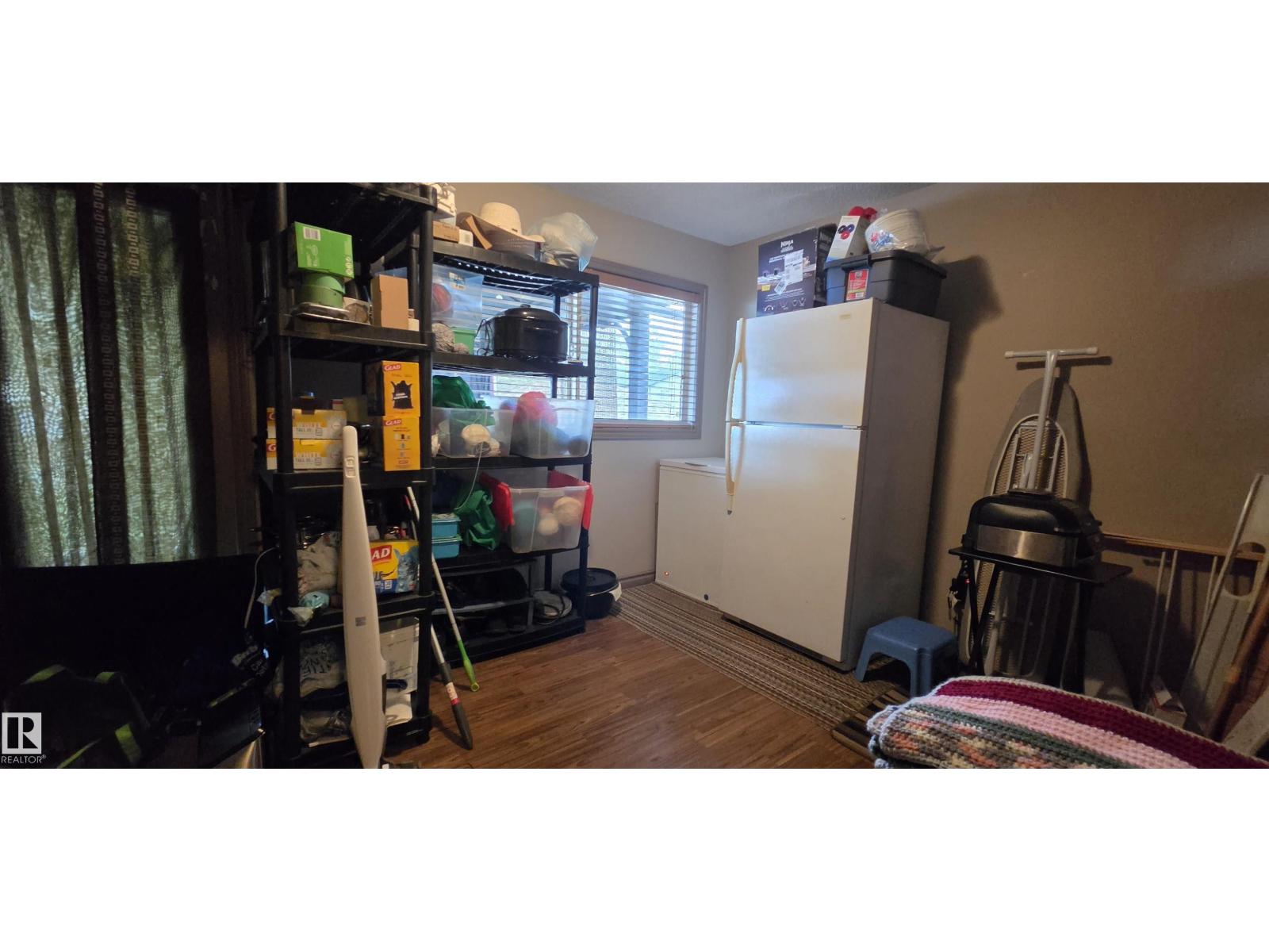 11922 46 ST NW - 27