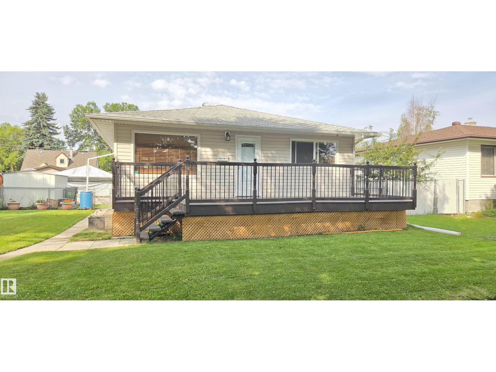 11922 46 ST NW - 3