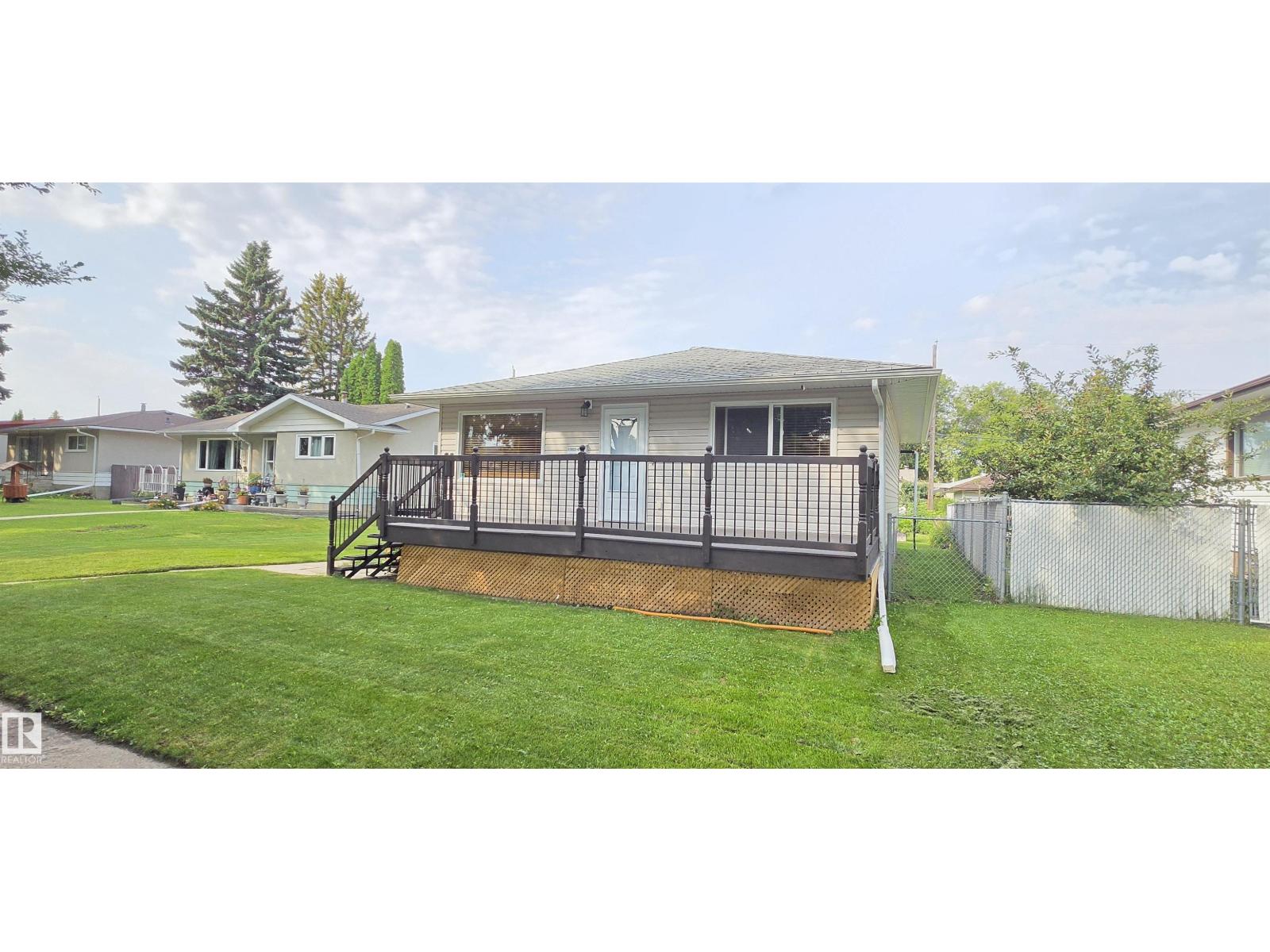 11922 46 ST NW - 5
