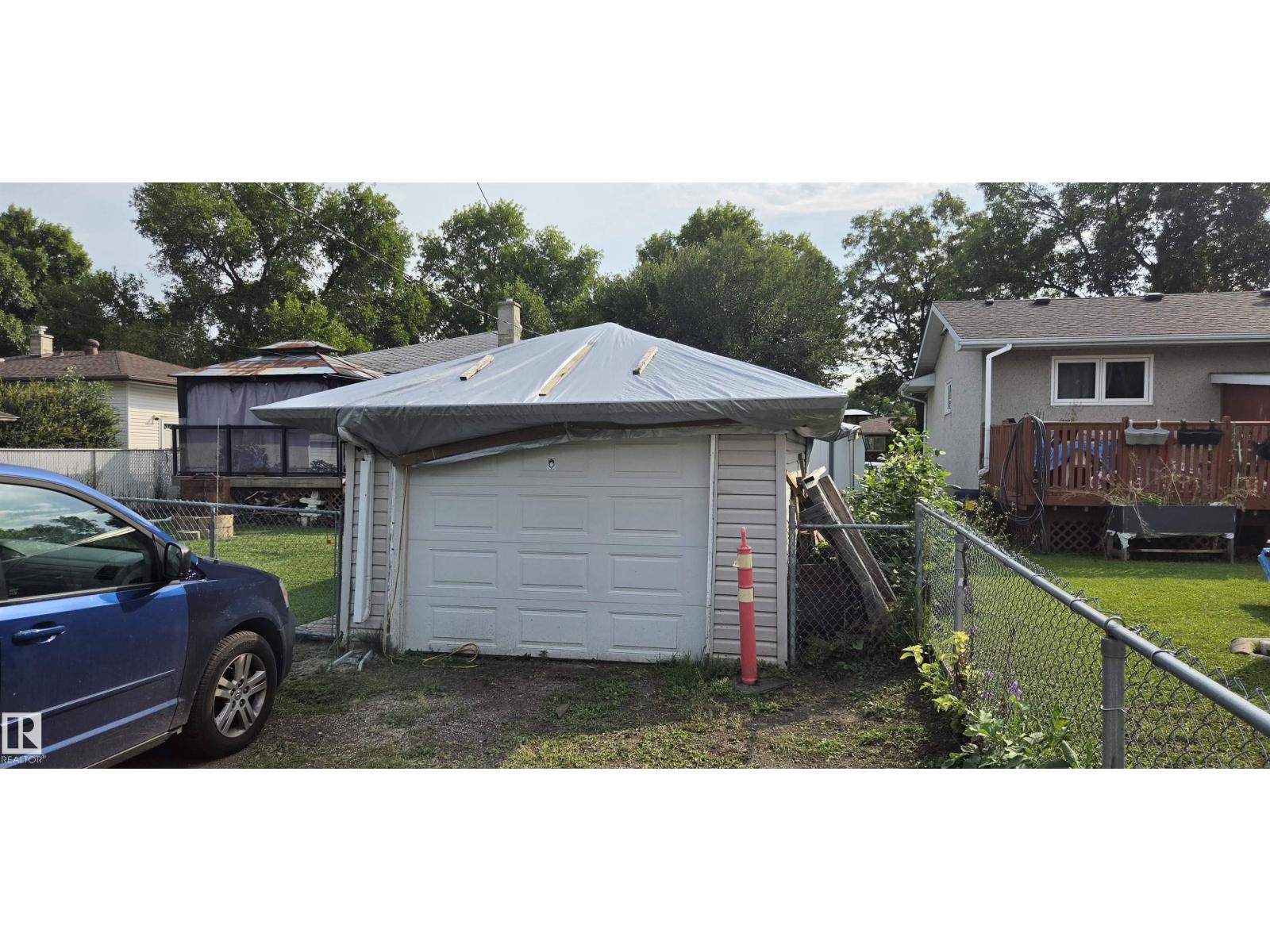 11922 46 ST NW - 8