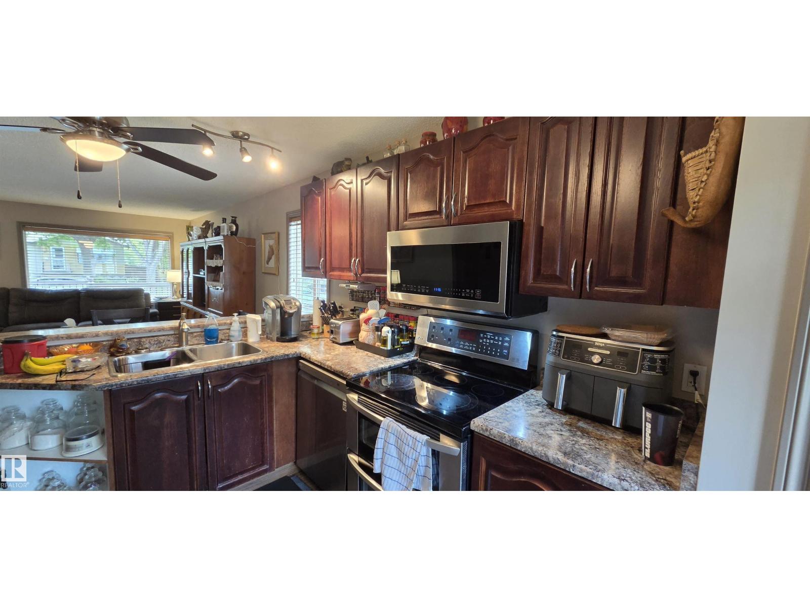 11922 46 ST NW - 31