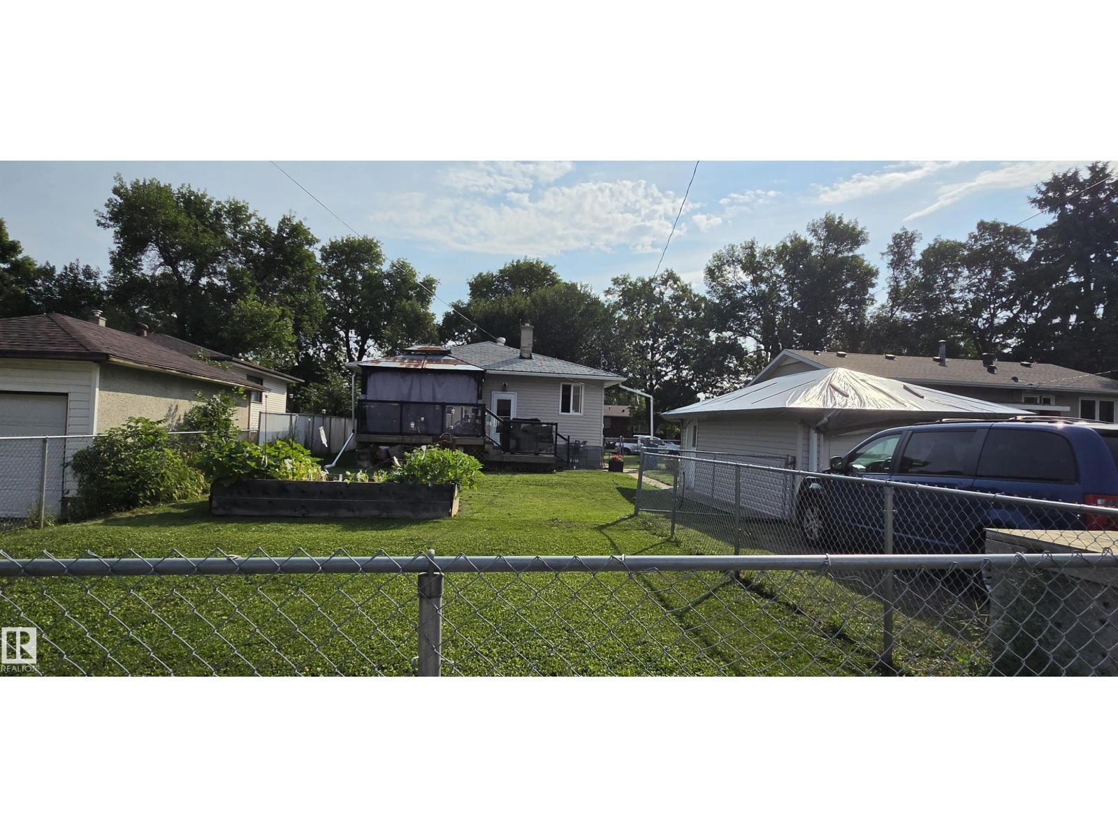 11922 46 ST NW - Image 9
