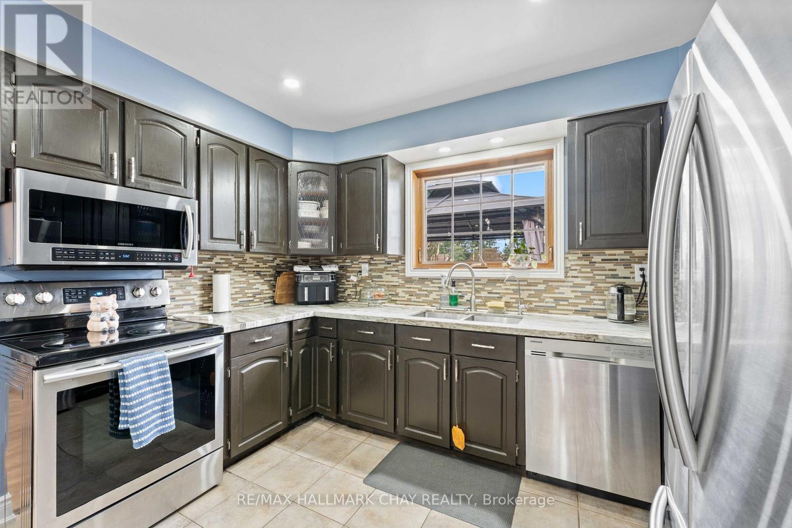 6 MAES CRESCENT - 16