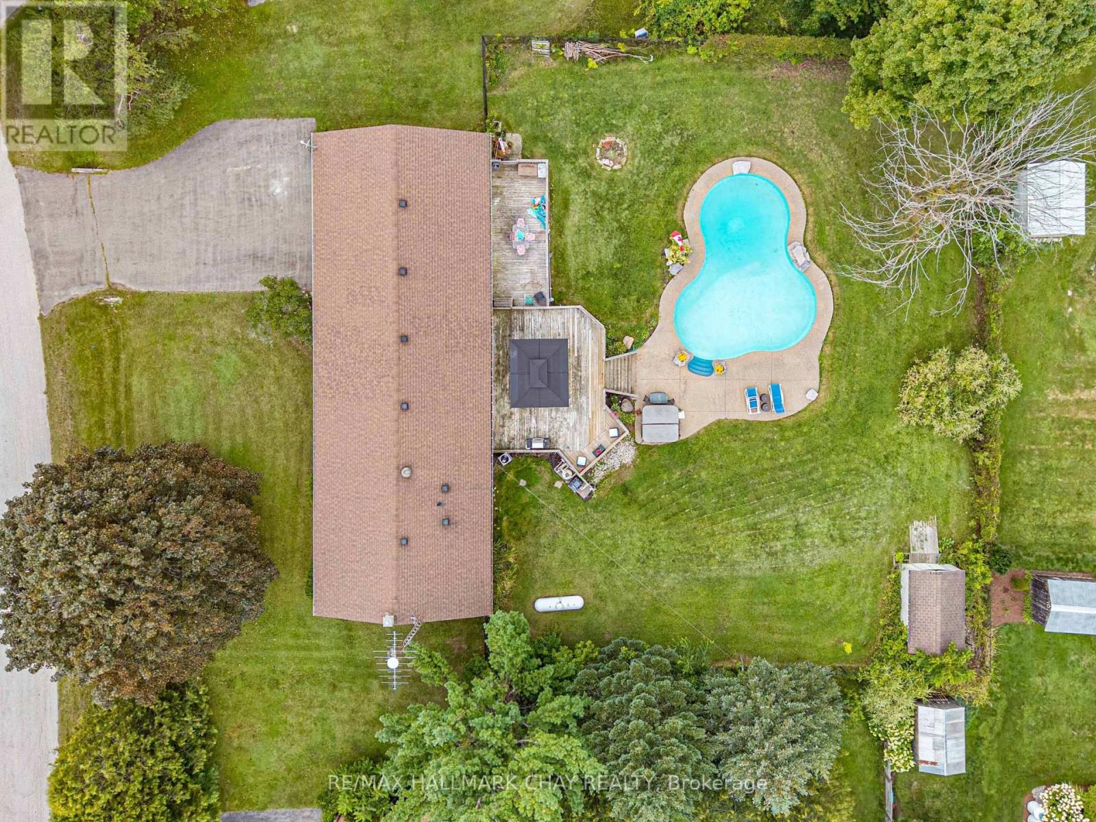 6 MAES CRESCENT - 2
