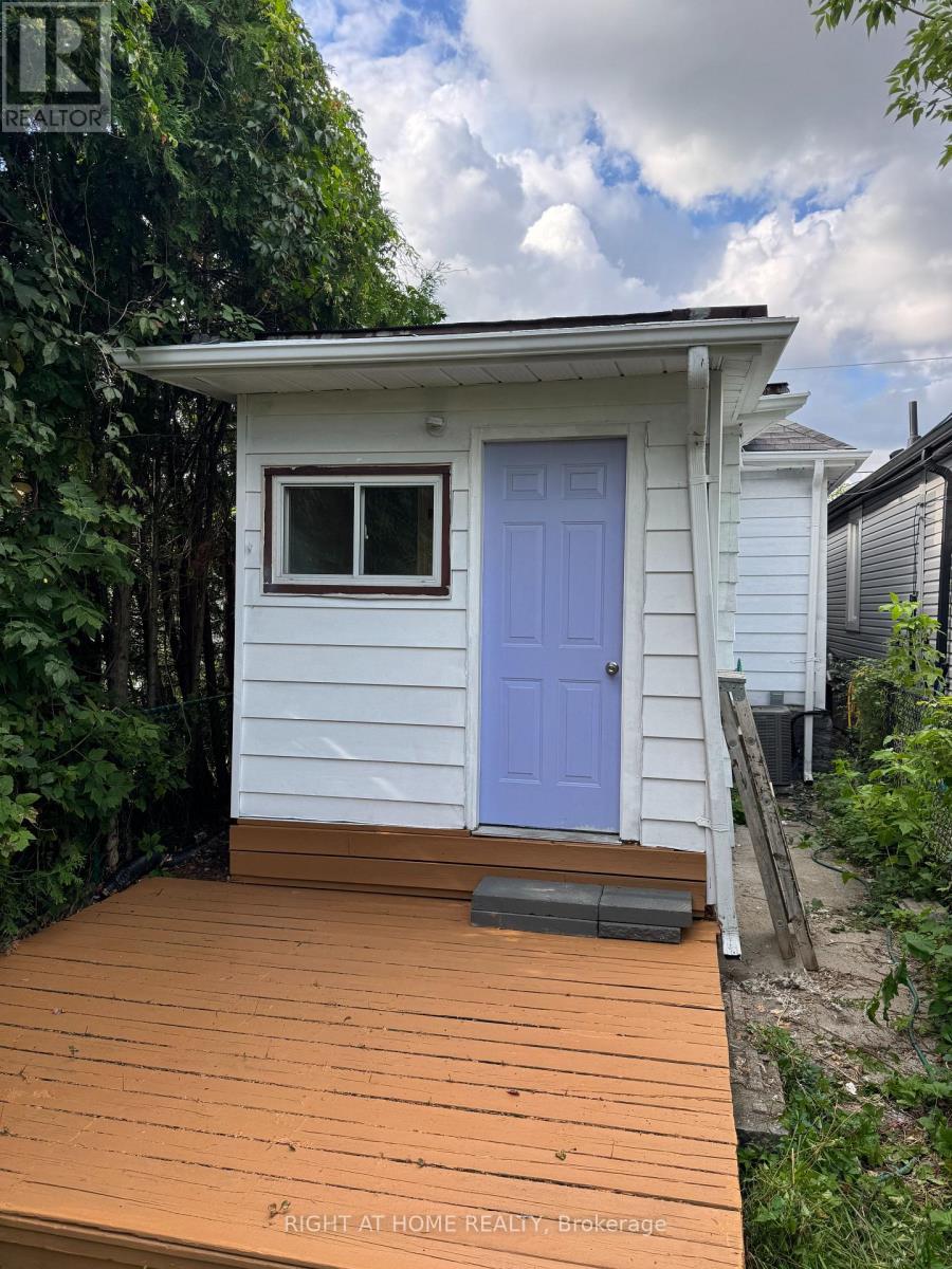 683 MORTIMER AVENUE - 14