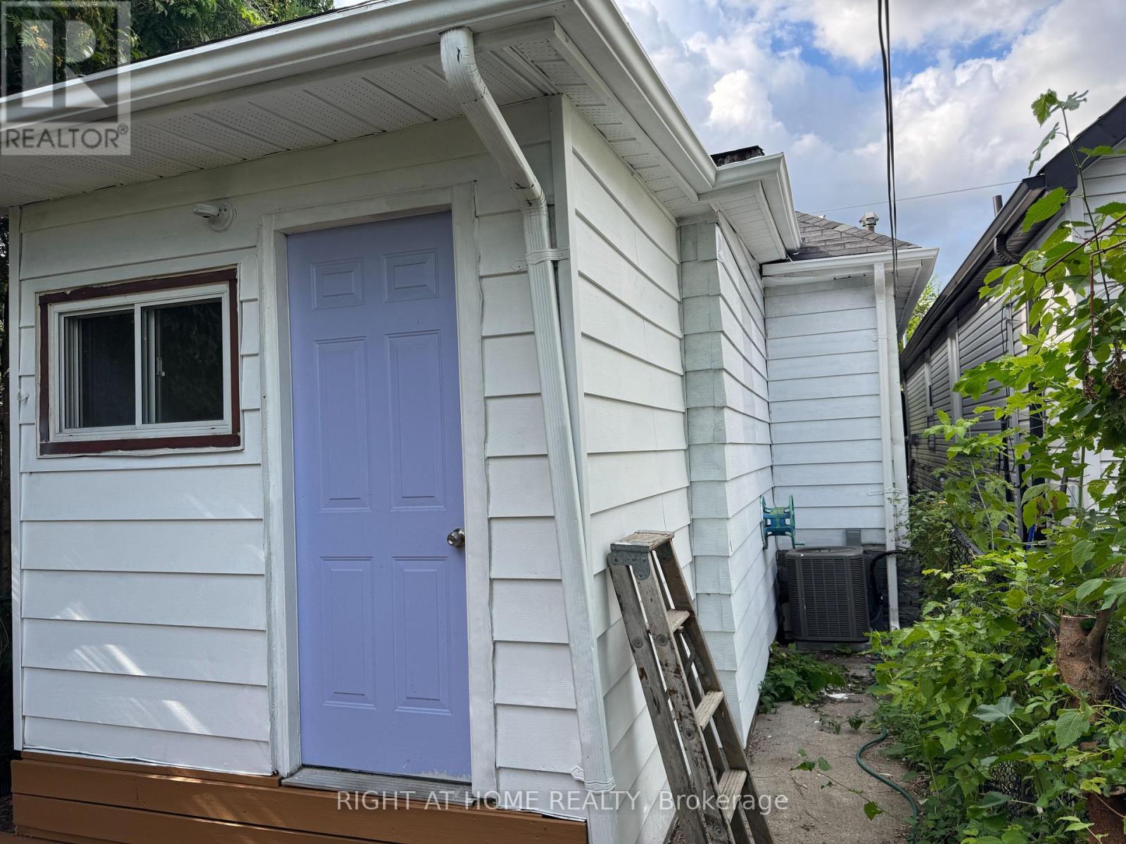 683 MORTIMER AVENUE - 16
