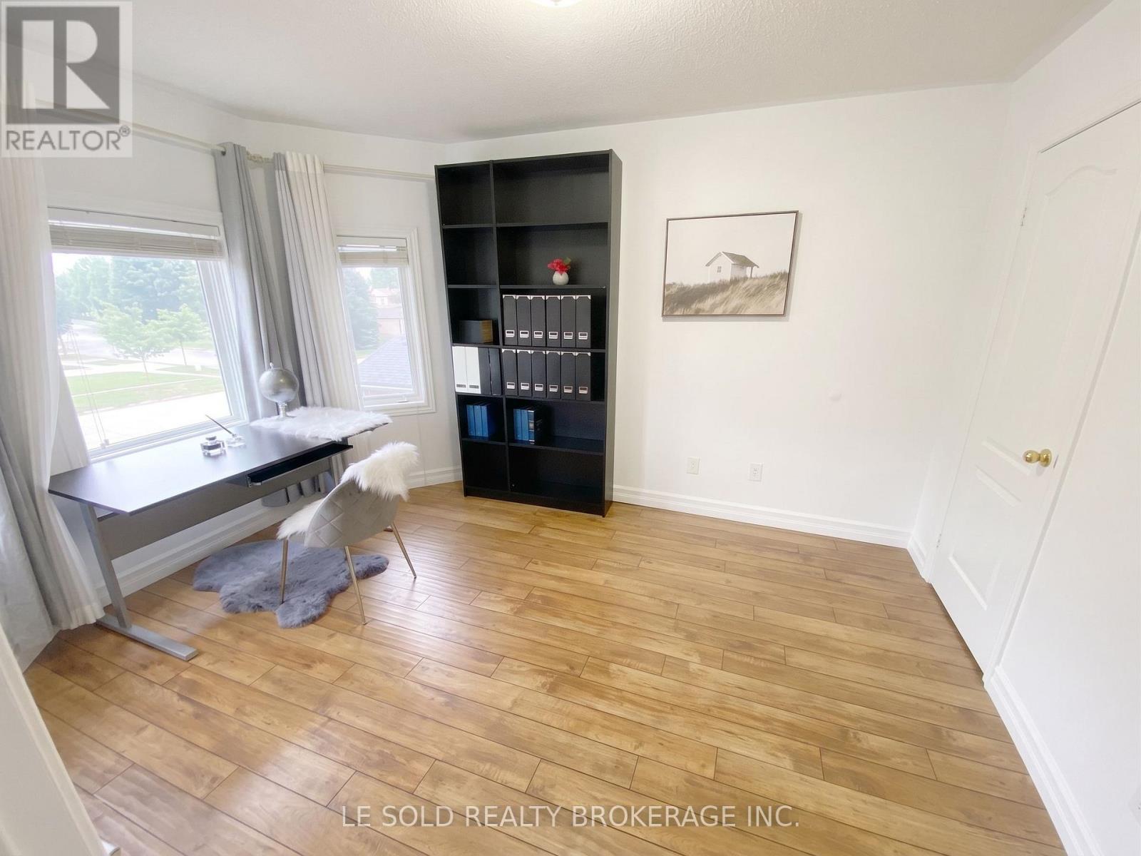 76 LARRATT LANE - 24