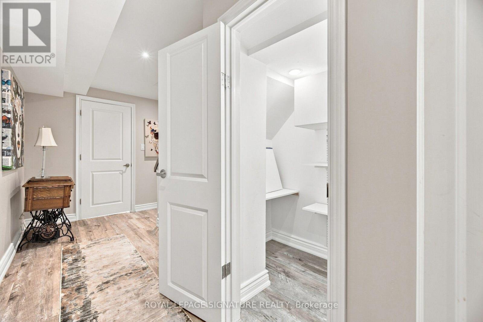 #43 1764 RATHBURN ROAD E - 39