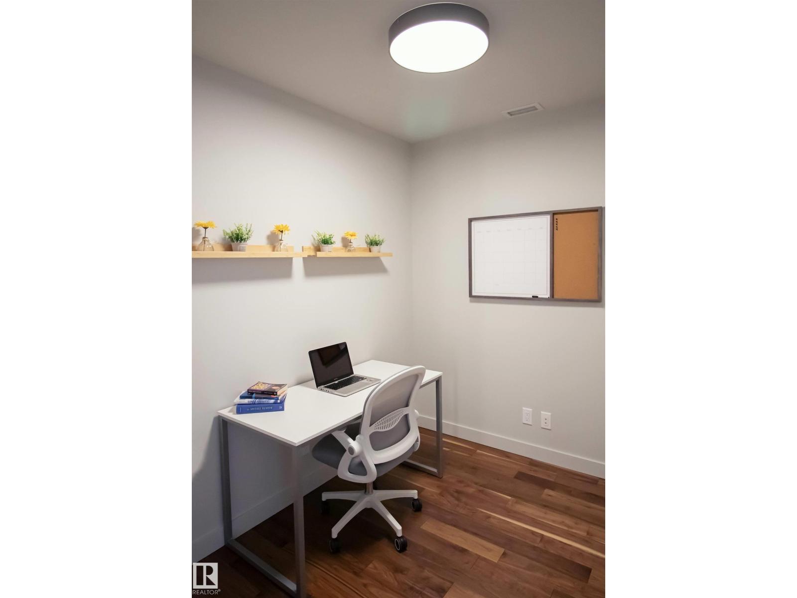 #3402 10360 102 ST NW - 23