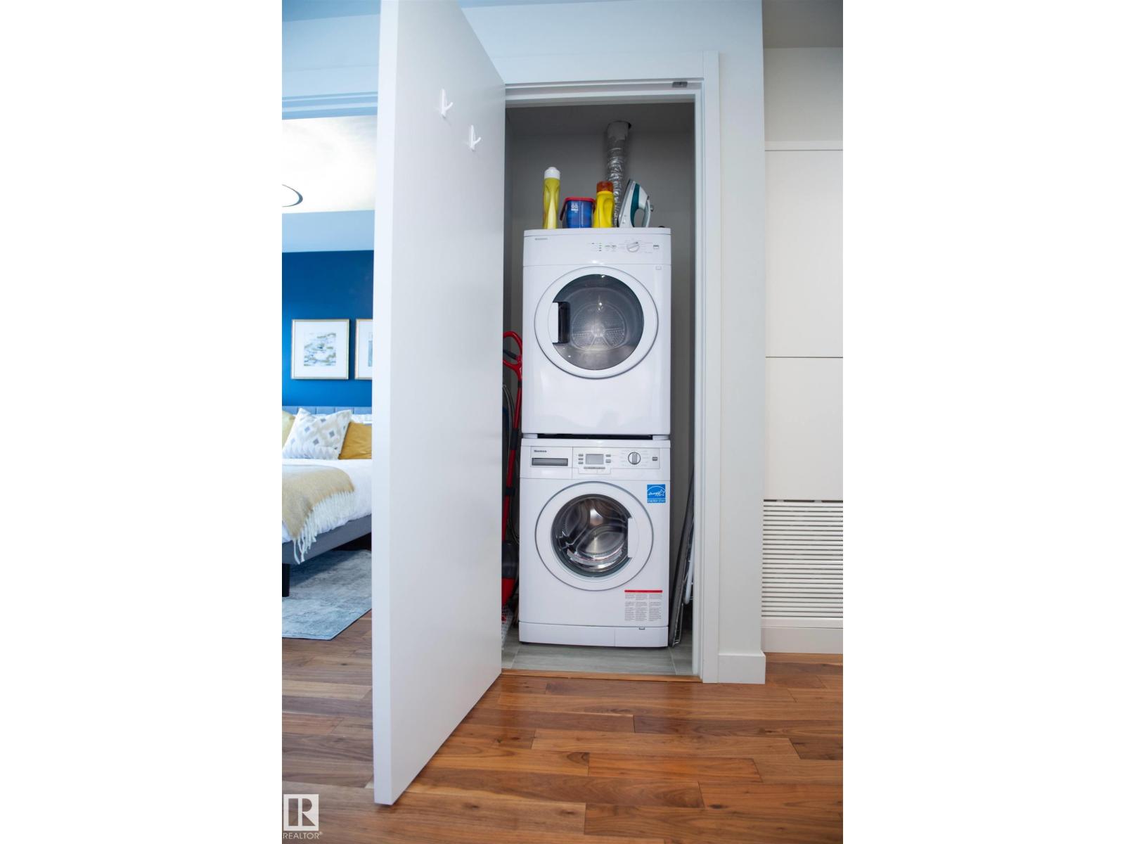 #3402 10360 102 ST NW - 24