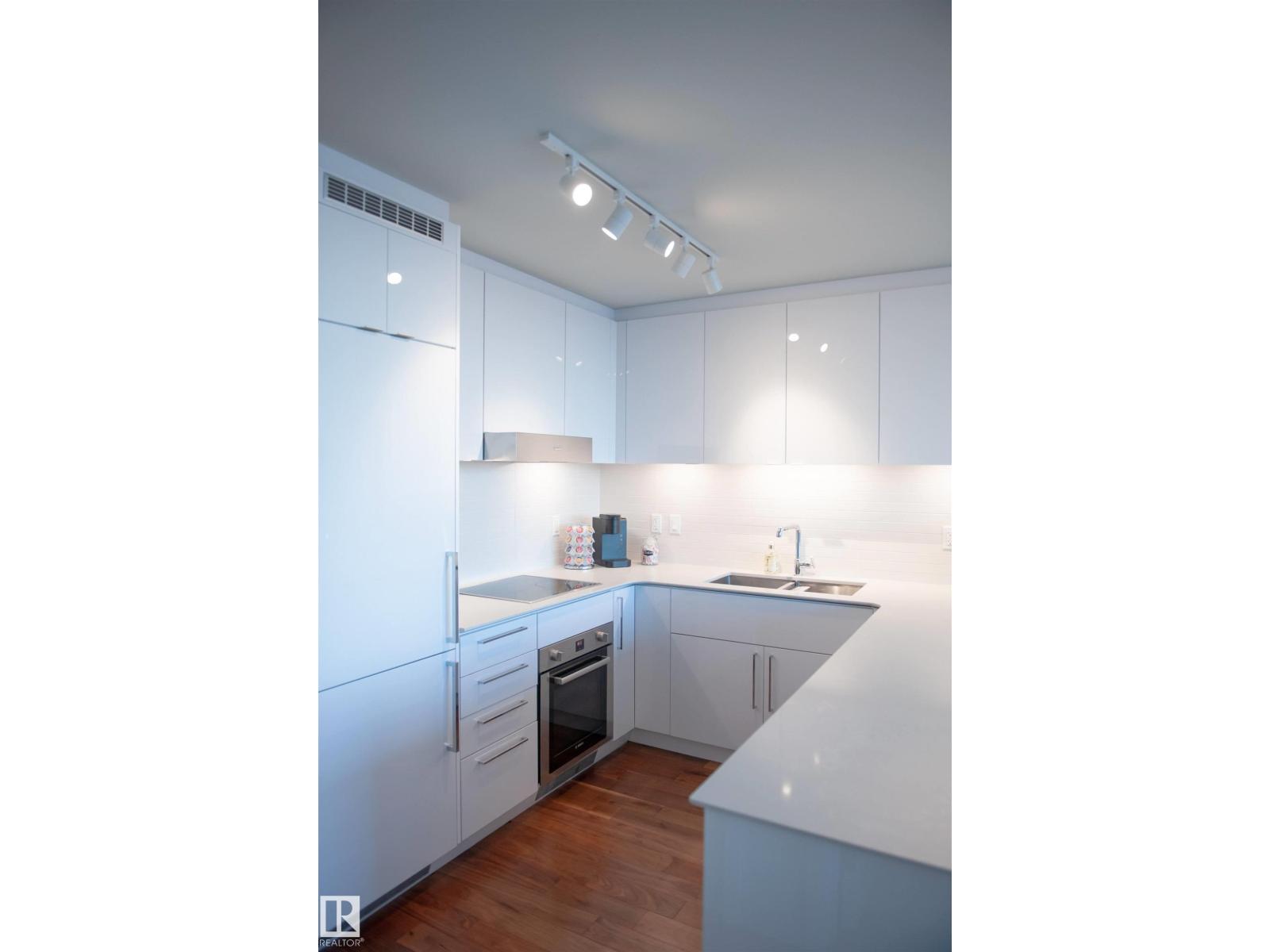 #3402 10360 102 ST NW - 9