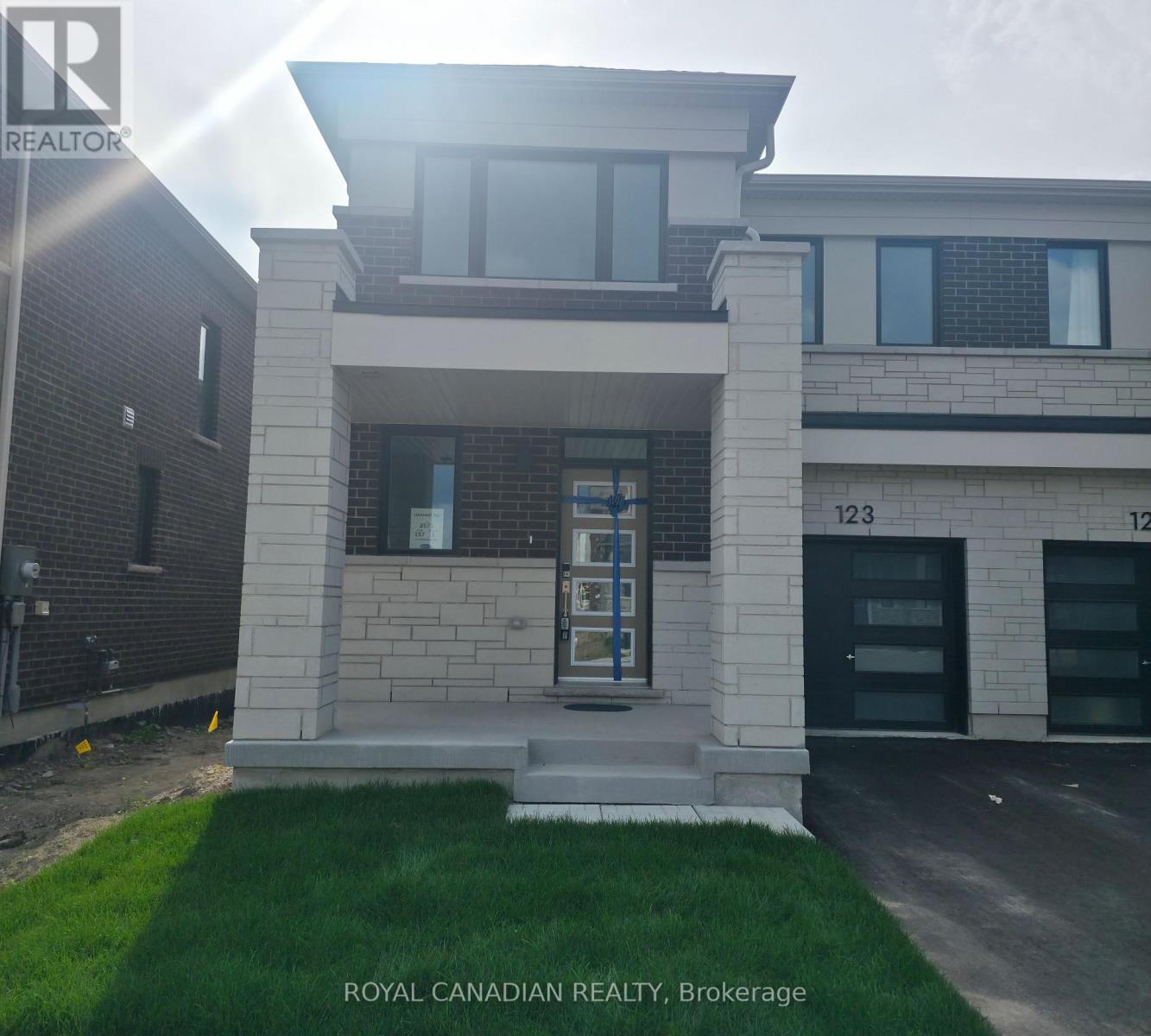 123 Vinewood Crescent, Barrie, Ontario, L9J1B5, Barrie, Ontario — photo 2 of 5