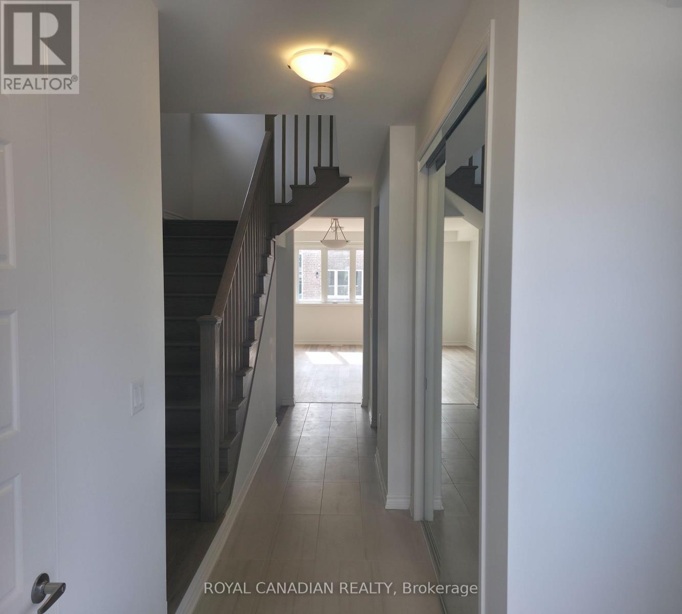 123 Vinewood Crescent, Barrie, Ontario, L9J1B5, Barrie, Ontario — photo 4 of 5
