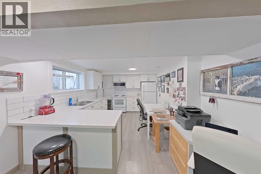 6803 24 Avenue NE - 29