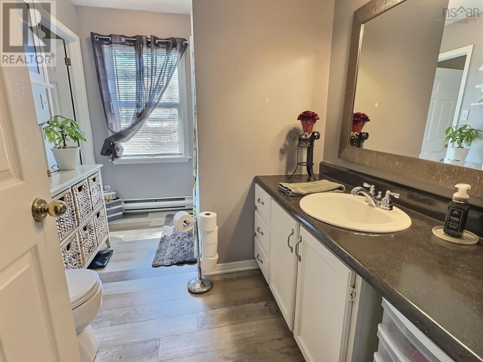 17 Menlow Court - 9